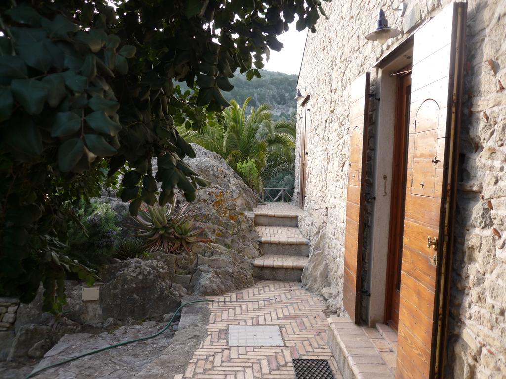 Rocca Del Vento Bed & Breakfast San Pantaleone Стая снимка
