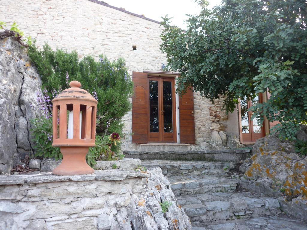 Rocca Del Vento Bed & Breakfast San Pantaleone Стая снимка